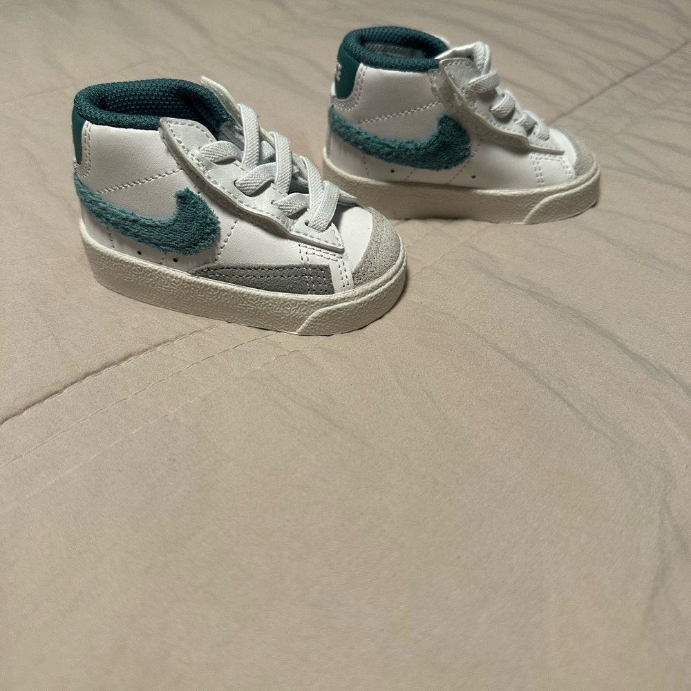 Nike Blazer Infant Sneaker sz 4